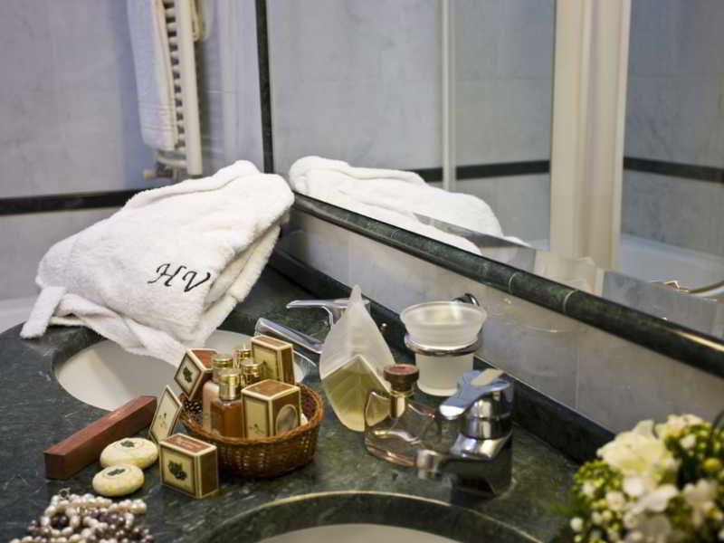 Hotel Vittoria Pesaro Eksteriør billede Bathroom amenities